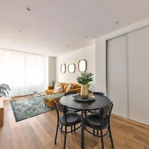 Appartement Superbe T2 Avec Terrasse A 5 Min Du Metro, Marseille